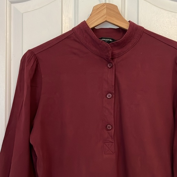 NWOT Banana Republic | 2022 Three Quarters Length Puff Sleeve Henley Burgundy - Picture 3 of 8